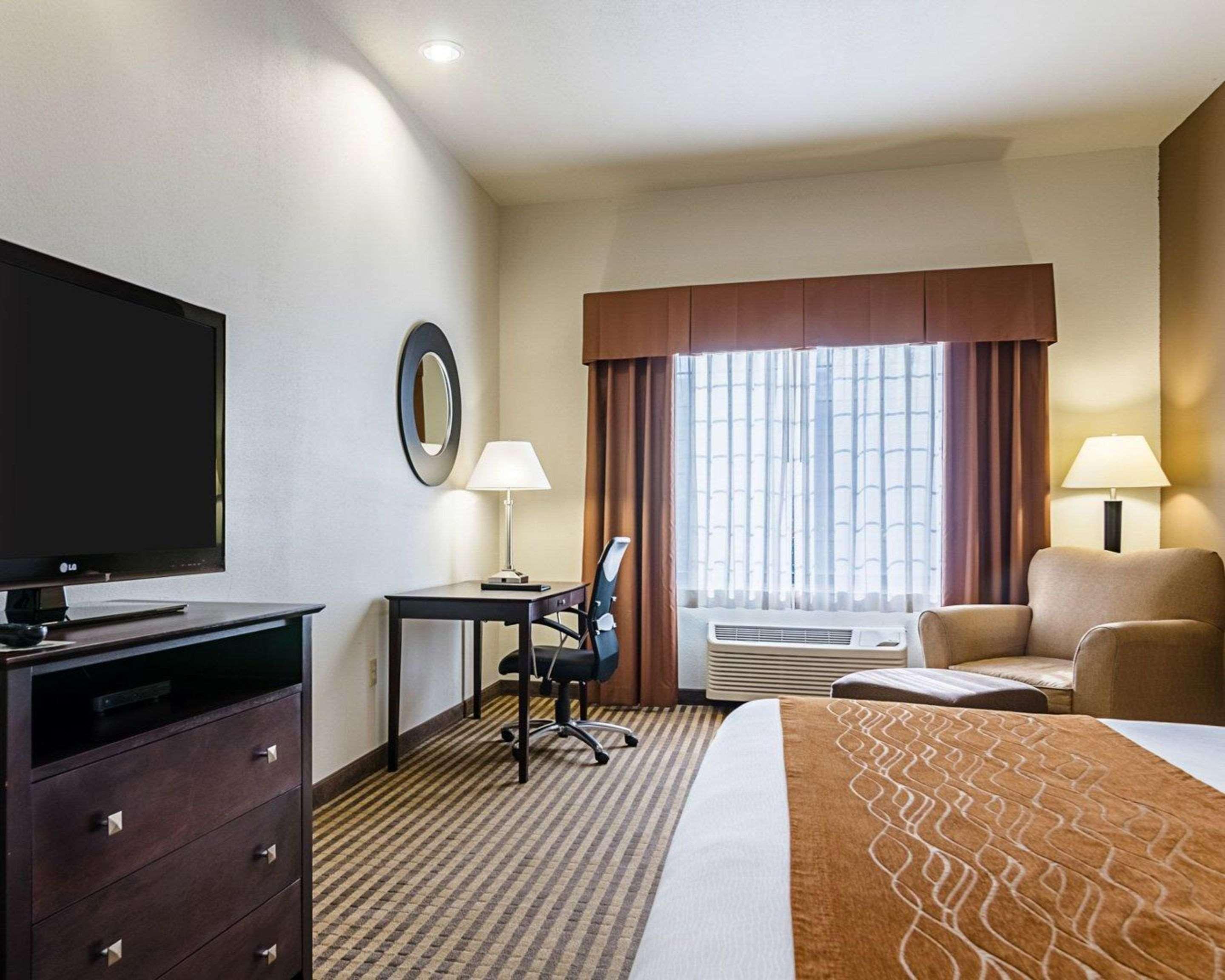 Comfort Inn & Suites Lawrence - University Area Eksteriør billede