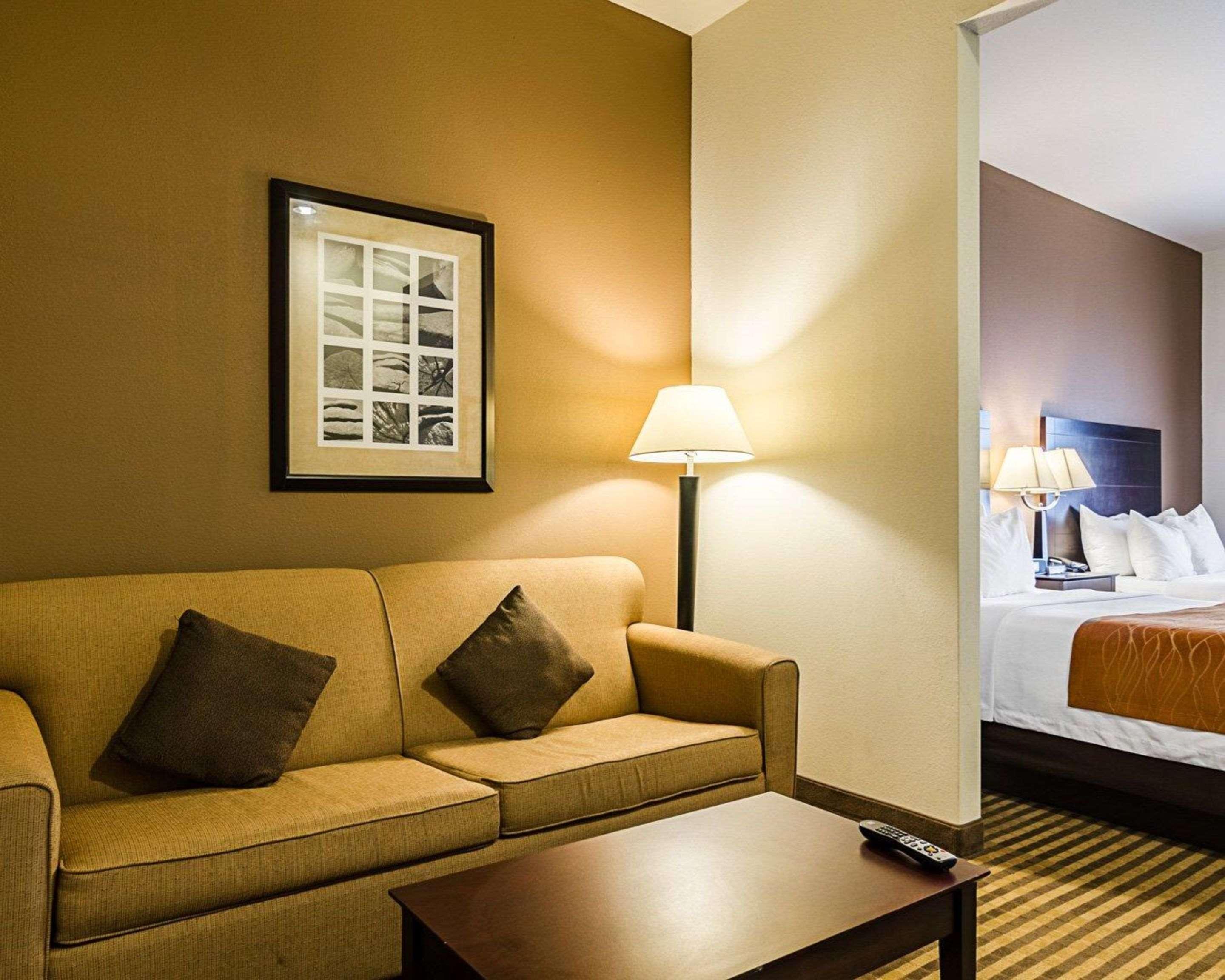 Comfort Inn & Suites Lawrence - University Area Eksteriør billede