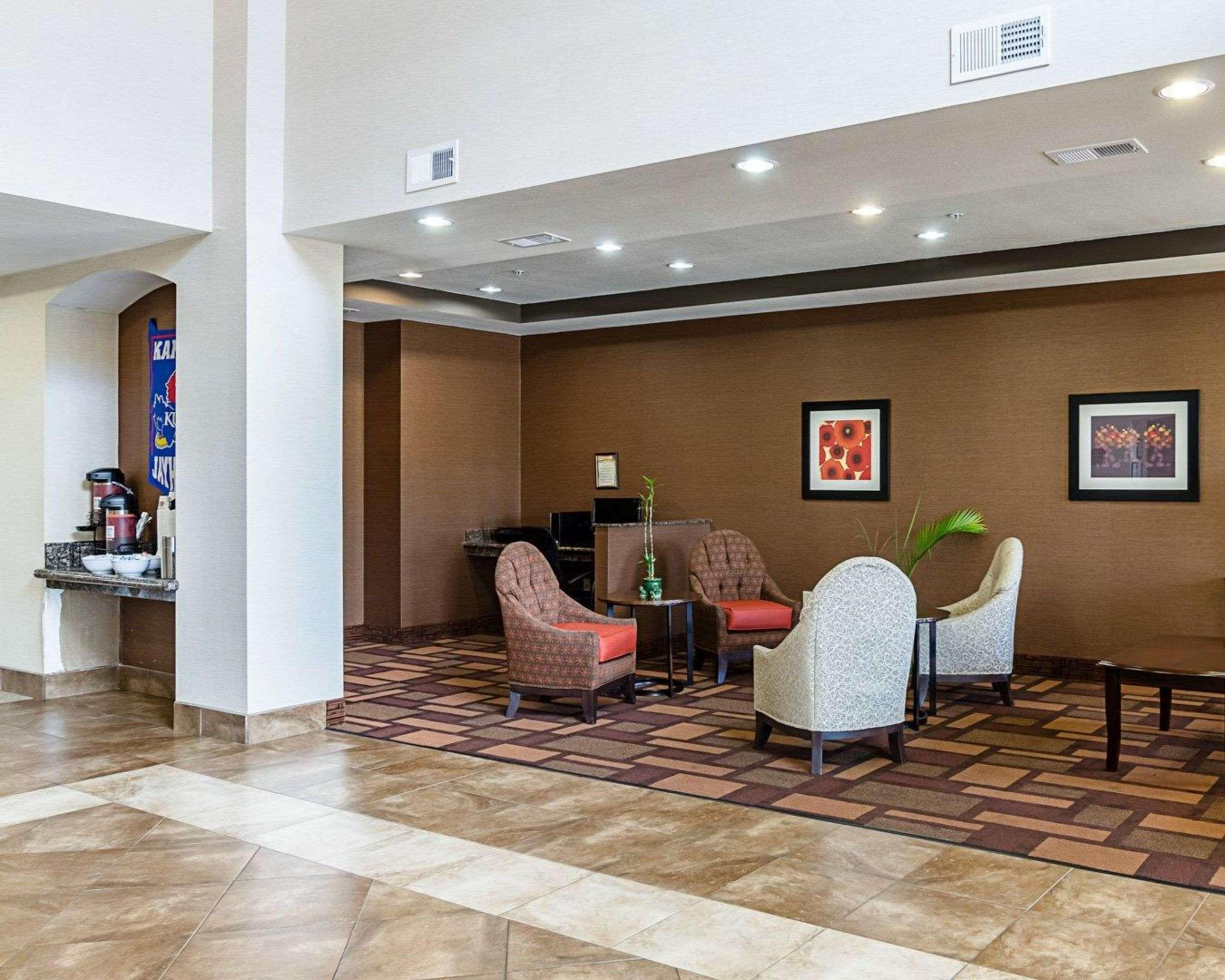 Comfort Inn & Suites Lawrence - University Area Eksteriør billede